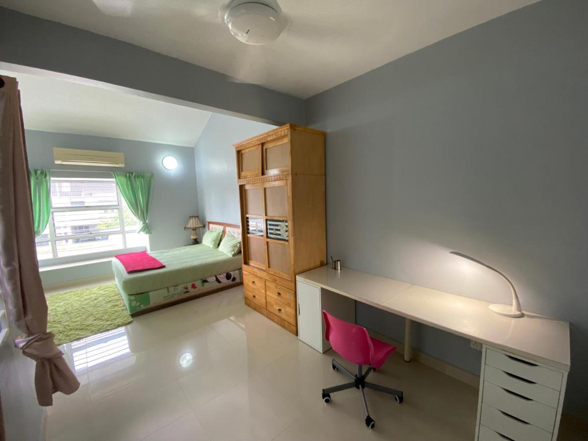Entire Residential Home•Jia Residences Bkt Serdang沙登温暖的家 Seri Kembangan Exteriér fotografie