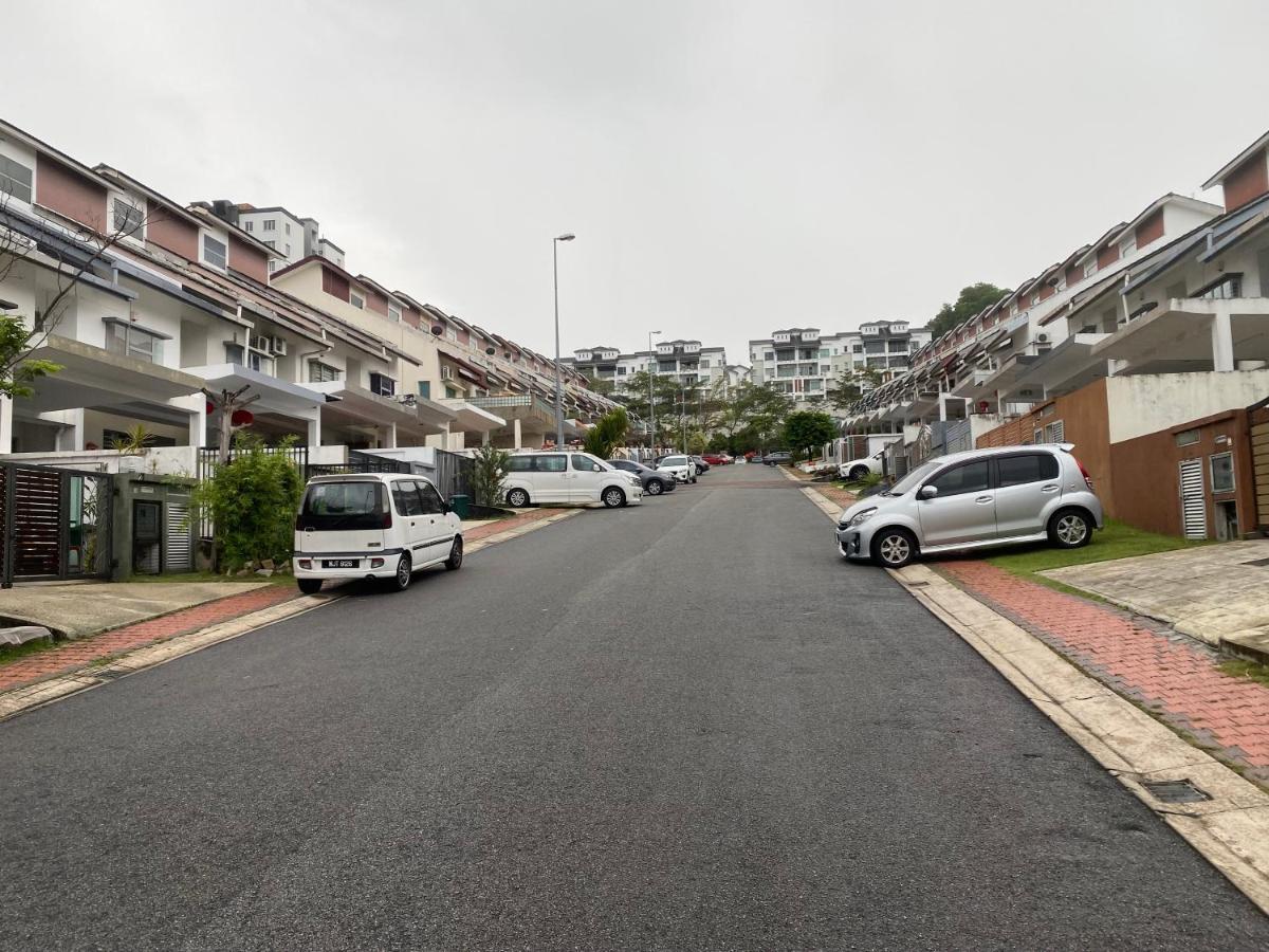 Entire Residential Home•Jia Residences Bkt Serdang沙登温暖的家 Seri Kembangan Exteriér fotografie