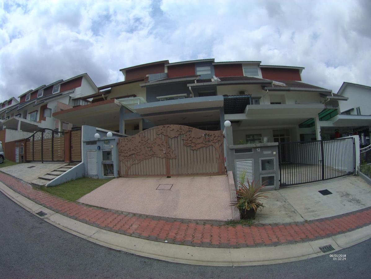 Entire Residential Home•Jia Residences Bkt Serdang沙登温暖的家 Seri Kembangan Exteriér fotografie