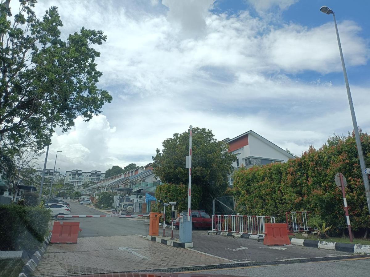Entire Residential Home•Jia Residences Bkt Serdang沙登温暖的家 Seri Kembangan Exteriér fotografie